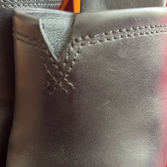 UGG size 7 - Picture 7 of 17